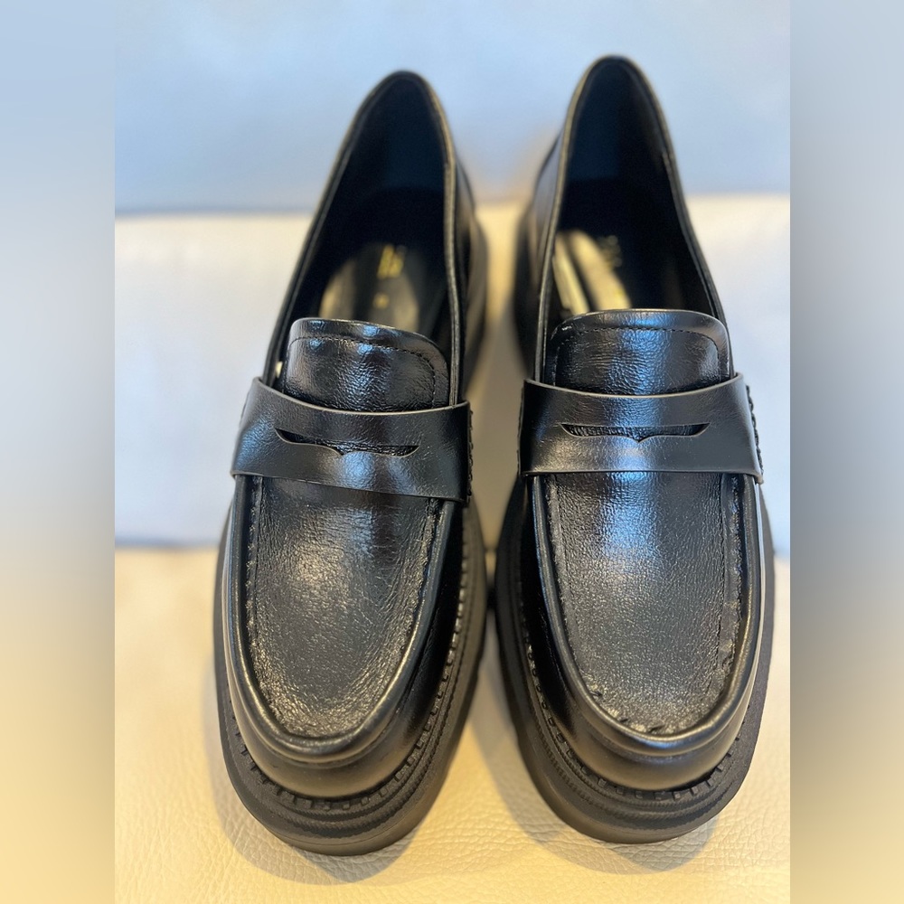 ZARA NWT✨WMS Lug Sole Loafers. Black leather.